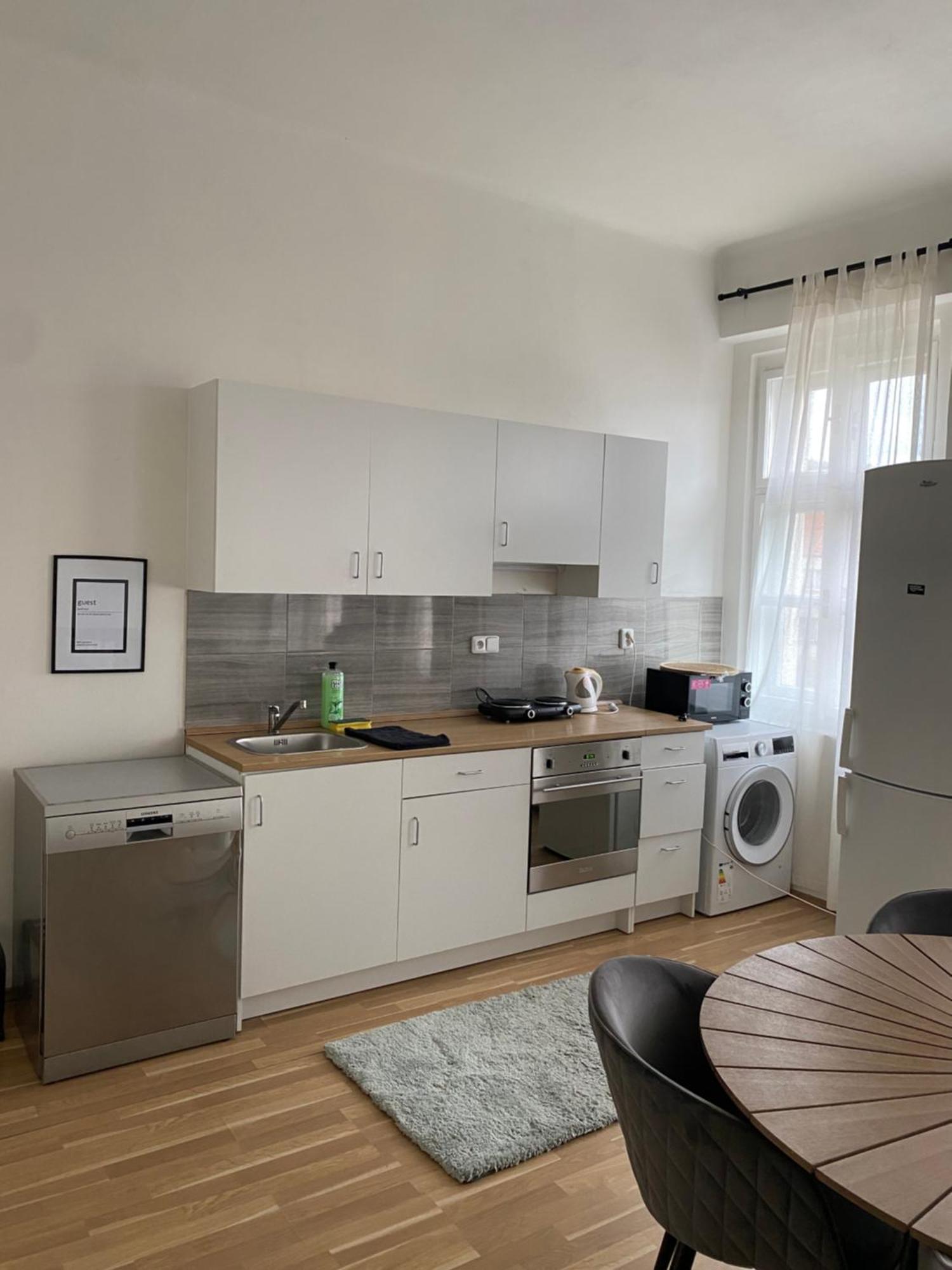 Roomy Close To Palmovka Appartamento Praga